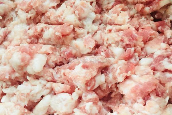 香菇猪肉饺子的做法图解1