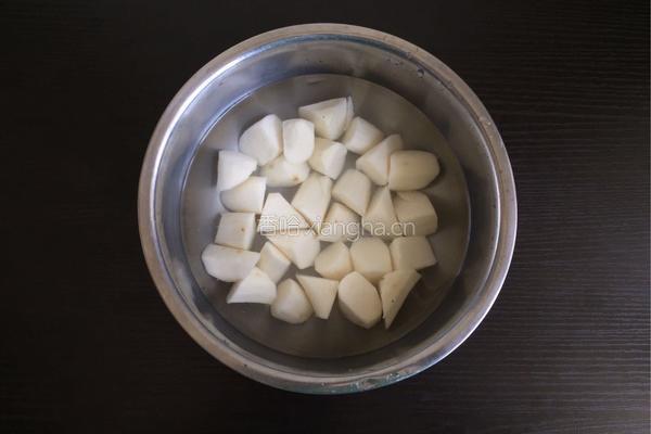 拔丝山药的做法图解2