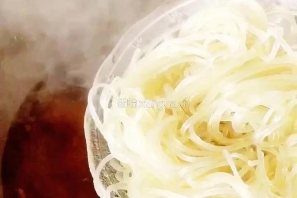（正月十五闹元宵）麻辣粉丝的做法图解7