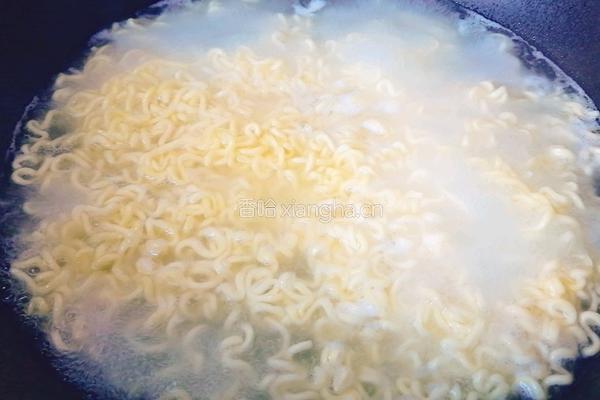 泡面蛋饼的做法图解4