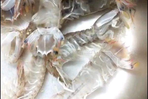 椒盐皮皮虾的做法图解1