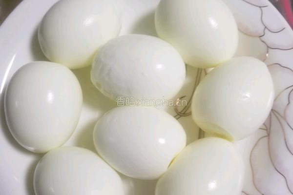 熟鸡蛋浇汁的做法图解2