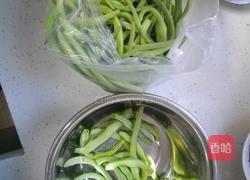 肉滋拉炖豆角的做法图解1