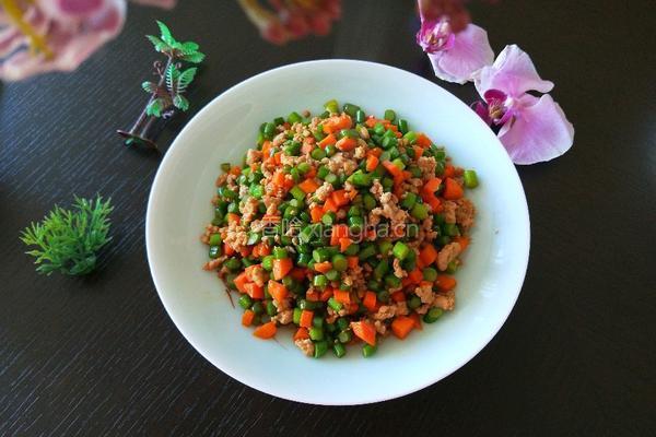 正月十五闹元宵 胡萝卜蒜苔炒肉末的做法图解12