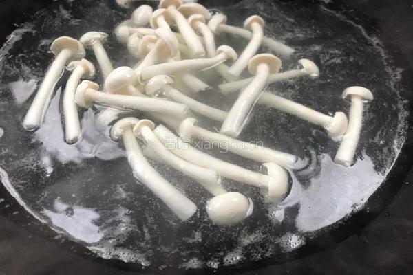 【正月十五闹元宵】翡翠白玉菇的做法图解7