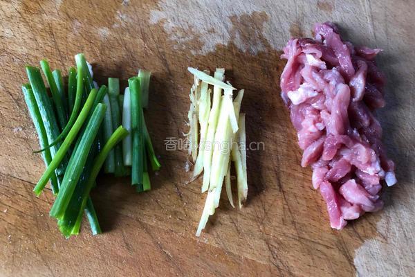 西红柿蒜苔肉丝面的做法图解5