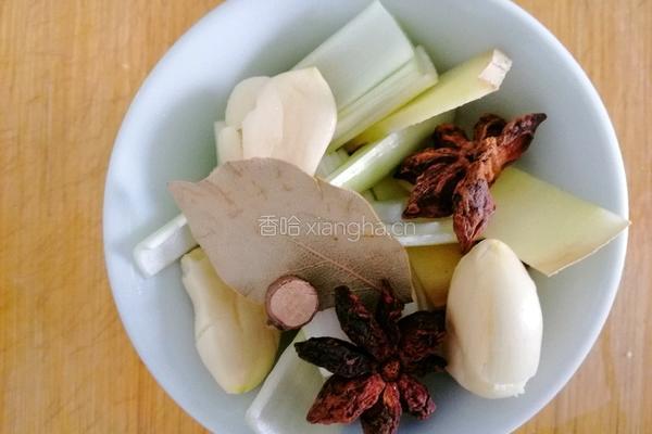 酱猪蹄的做法图解2