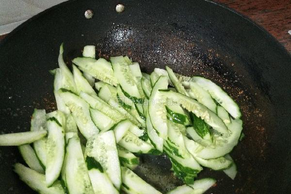 青瓜炒牛肉的做法图解7
