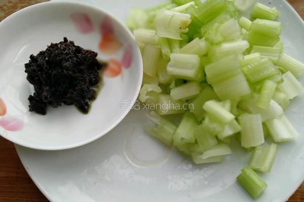 橄榄菜烧土豆的做法图解2