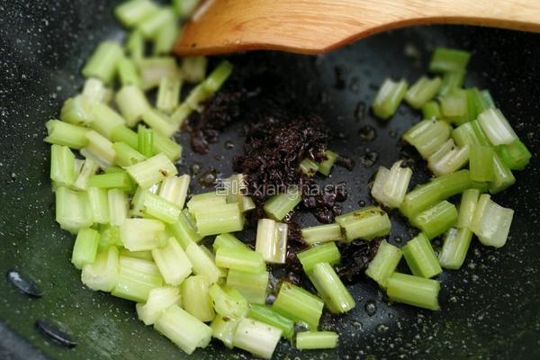 橄榄菜烧土豆的做法图解7