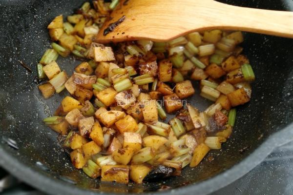橄榄菜烧土豆的做法图解10