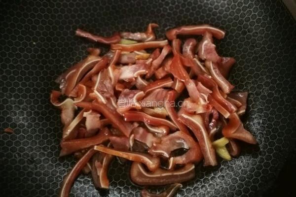 蒜苔炒五香猪耳的做法图解5