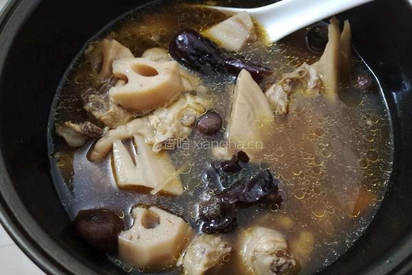 小鸡炖莲藕电饭煲版的做法图解3