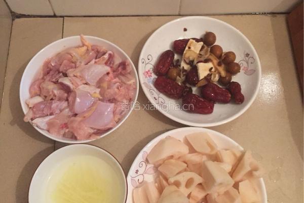 小鸡炖莲藕电饭煲版的做法图解1