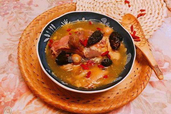 羊肚菌杏鲍菇瑶柱鸡汤