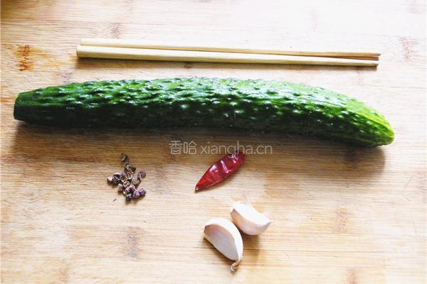 蓑衣黄瓜的做法图解1
