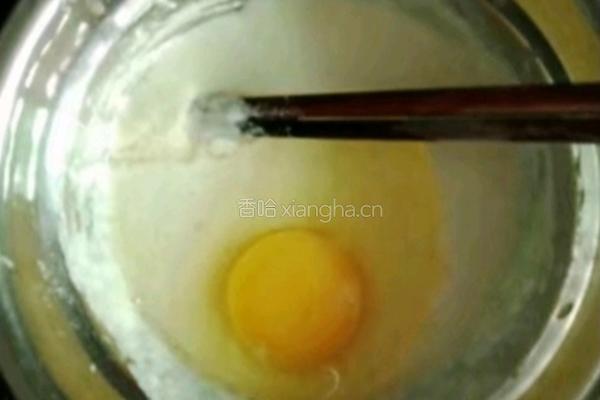 电饭煲鸡蛋饼的做法图解1