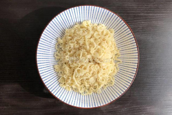 泡面蛋饼的做法图解4