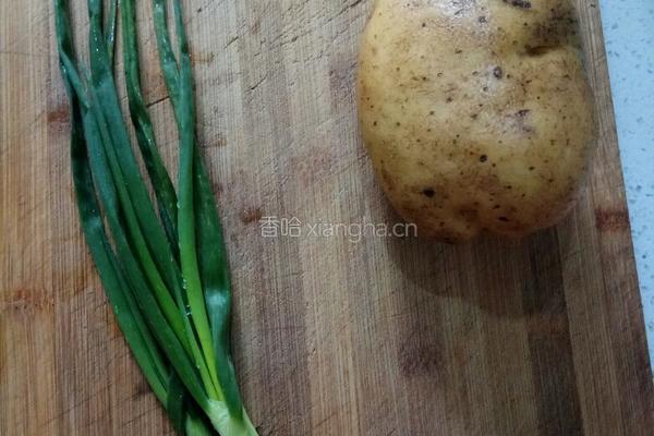 葱花土豆丝的做法图解1