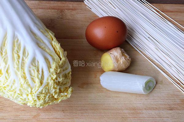 白菜鸡蛋汤面的做法图解1