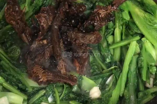 豆豉鲮鱼油麦菜的做法图解6