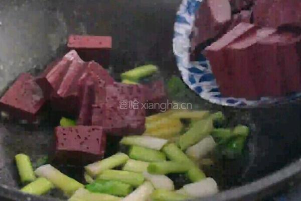 蘑菇汇猪血的做法图解7