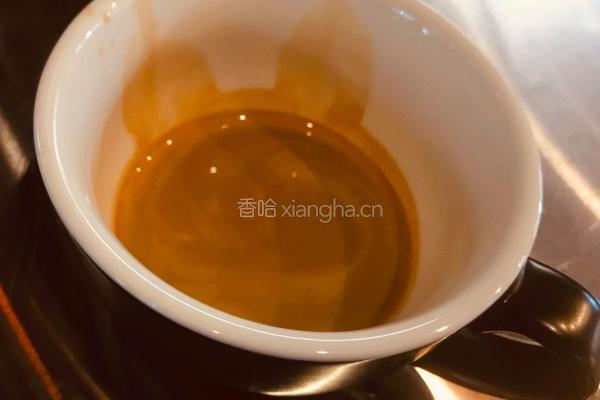 拉花咖啡的做法图解3