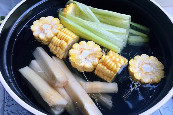 甘蔗玉米热汤饮的做法图解3