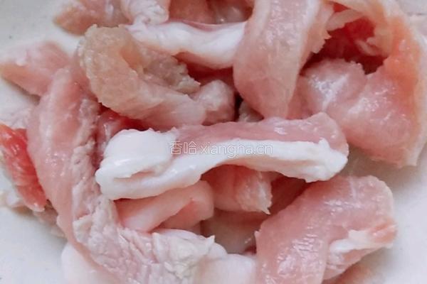 彩椒炒肉片的做法图解1