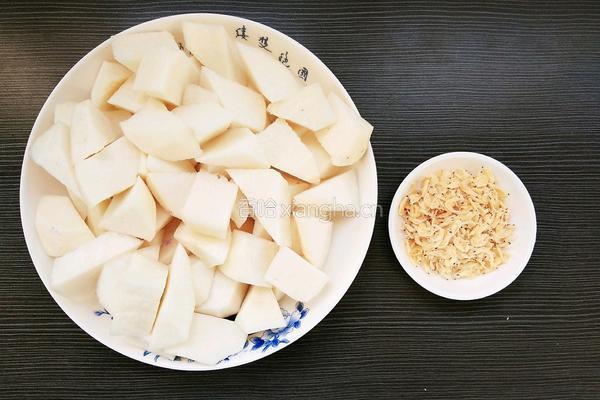 红烧萝卜块的做法图解1