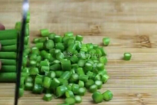面条配菜的做法图解1