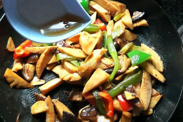 香菇炒冬笋的做法图解9