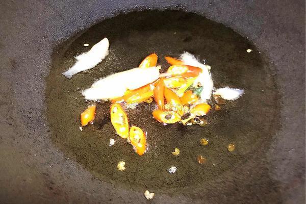 泡菜炒鸭血的做法图解3