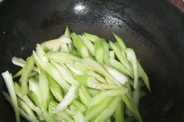 芹菜炒肉的做法图解7