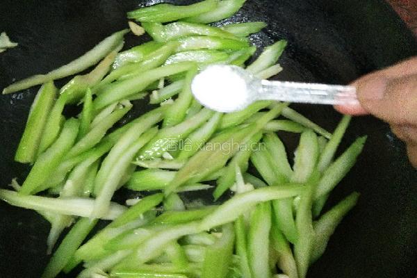 芹菜炒肉的做法图解9