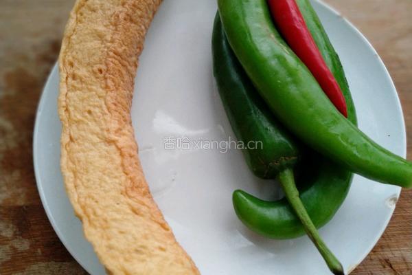 红烧鱼豆腐的做法图解1