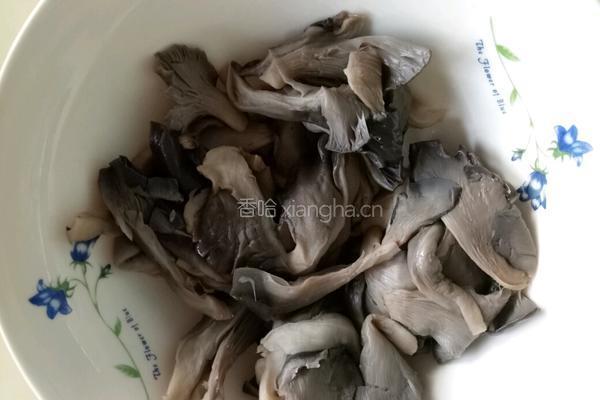 酥炸蘑菇的做法图解4