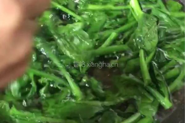 腊肠炒芥兰苗的做法图解1
