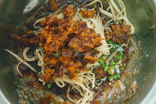 李家自制香辣米线的做法图解9