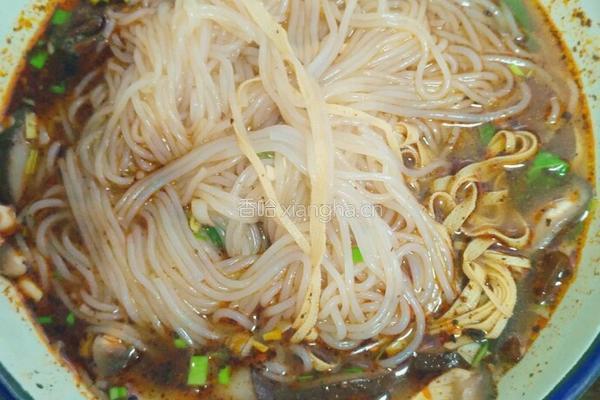 李家自制香辣米线的做法图解17