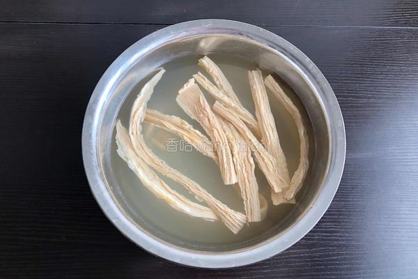 凉拌腐竹的做法图解1