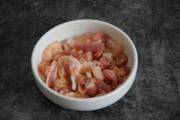 包菜炒肉的做法图解2