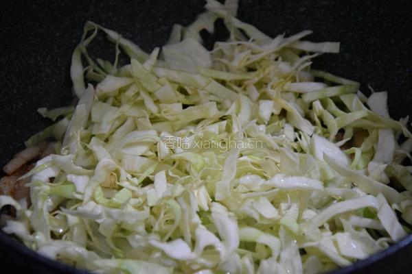 包菜炒肉的做法图解5