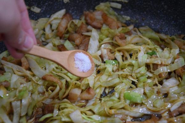 包菜炒肉的做法图解7