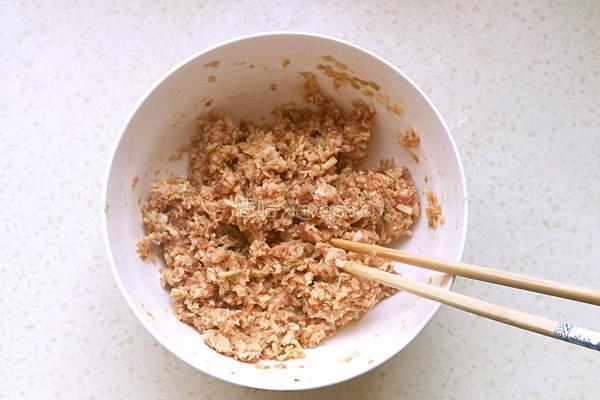 猪肉莲藕包子的做法图解4