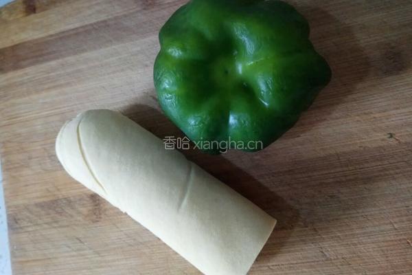素鸡炒青椒的做法图解1