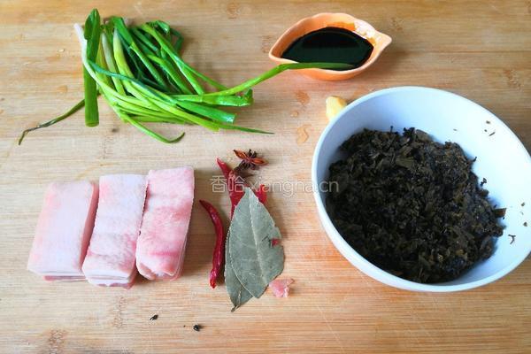 酸菜扣肉的做法图解1