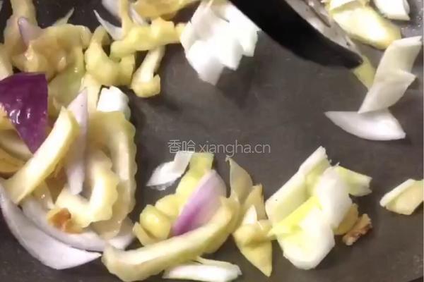 咸菜炒鱿鱼的做法图解4