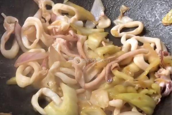 咸菜炒鱿鱼的做法图解7