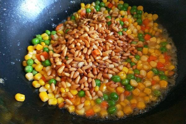 新文美食 松仁玉米的做法图解10